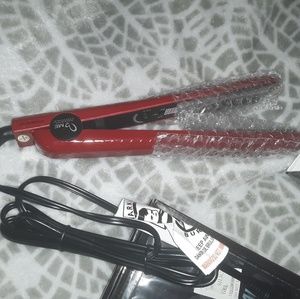 Makeover Essentials 1.25 inch New flat iron
